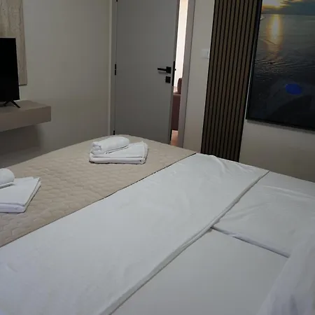 Apartment Ghega With Pool