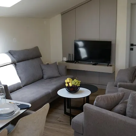 Apartment Ghega With Pool *