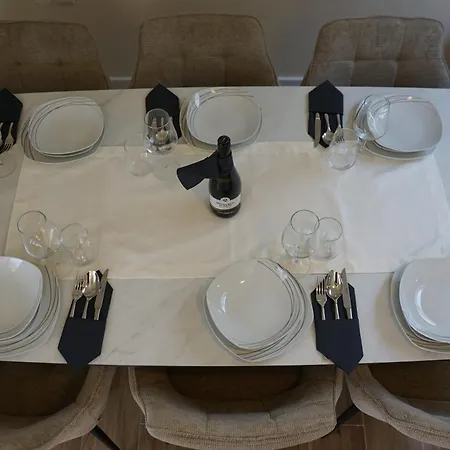 Ghega With Pool Apartment