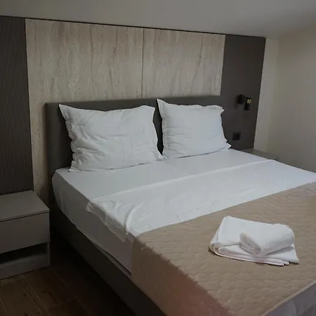 Ghega With Pool Apartment *