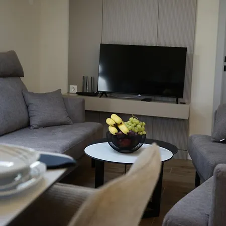 Ghega With Pool Apartment *